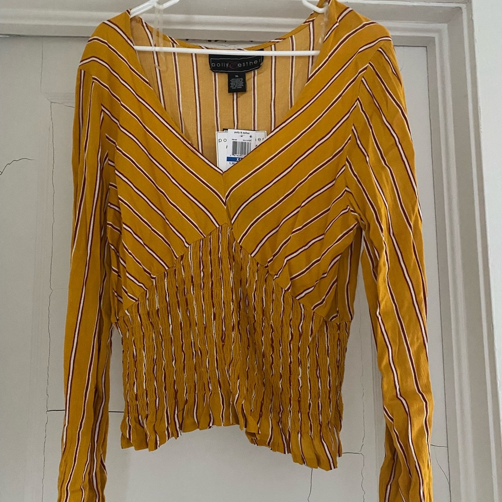 new shirt with tags, very flattering peplum
